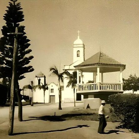 Centro antigo de São Pedro da Aldeia em 1948 - Coreto e Igreja