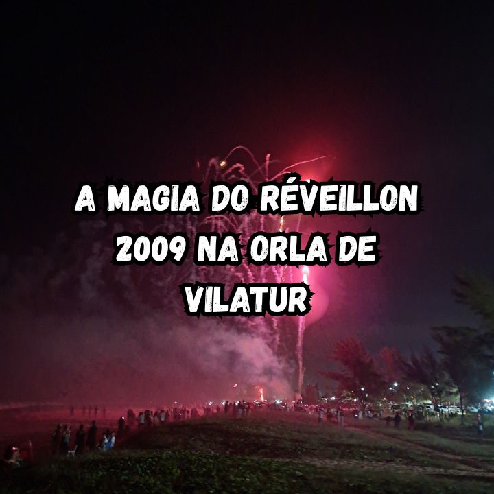 Queima de fogos do Réveillon 2009 na orla da Praia de Vilatur em Saquarema com fogos iluminando o céu e refletindo no mar durante a virada do ano.