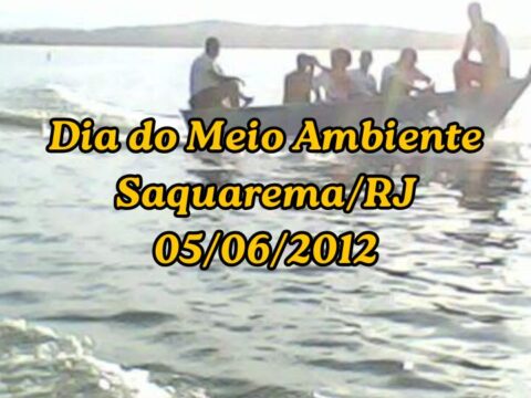 Alunos e Professores em um Barco na Lagoa de Saquarema para conhecer a fauna e a flora do local em 05/06/2012.