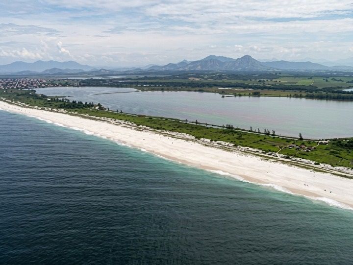 Praia da Lagoa Vermelha em Vilatur Praia da Lagoa Vermelha em Vilatur (saquarema/RJ).