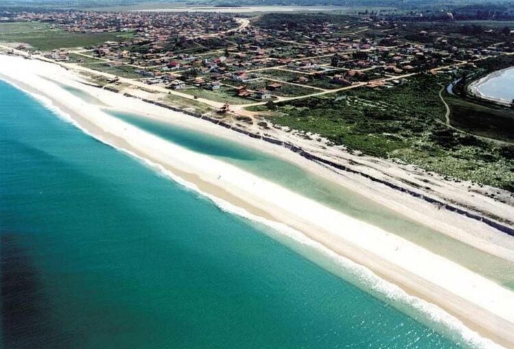 Praia de Vilatur (Saquarema/RJ) e Lagoa Vermelha.