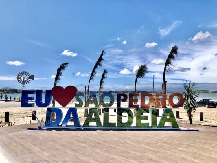 Pontos Turísticos de São Pedro da Aldeia Placa no Município de São Pedro da Aldeia com a frase: Eu Amo São Pedro da Aldeia.